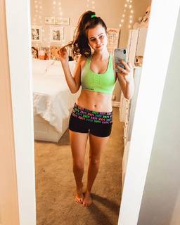 Tiffany Alvord feet photo thumbnail