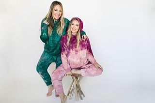 Hilary Duff feet photo thumbnail