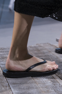 Kendall Jenner feet photo thumbnail