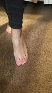 Kyle Unfug feet photo thumbnail