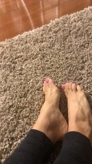 Kyle Unfug feet photo thumbnail