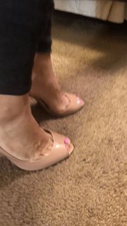 Kyle Unfug feet photo thumbnail