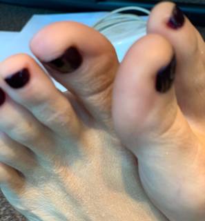 Kyle Unfug feet photo thumbnail