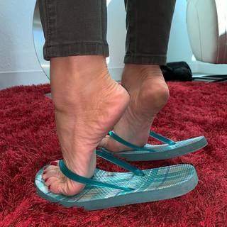 Kyle Unfug feet photo thumbnail