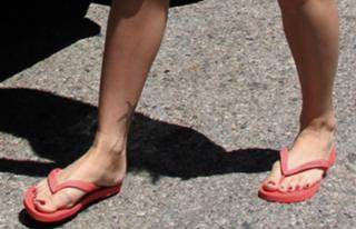 Megan Fox feet photo thumbnail
