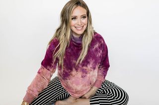 Hilary Duff feet photo thumbnail