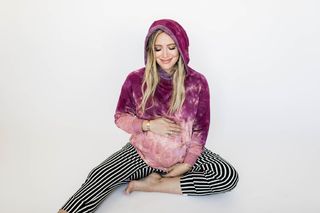 Hilary Duff feet photo thumbnail