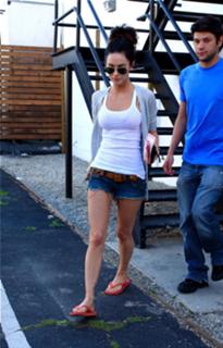 Megan Fox feet photo thumbnail