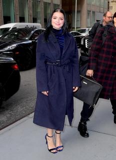 Ariel Winter feet photo thumbnail
