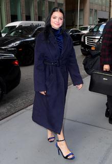 Ariel Winter feet photo thumbnail