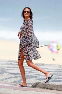 Lais Ribeiro feet photo thumbnail
