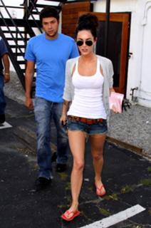 Megan Fox feet photo thumbnail