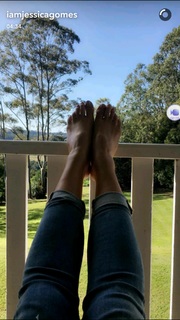 Jessica Gomes feet photo thumbnail