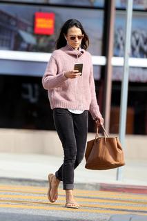 Jordana Brewster feet photo thumbnail