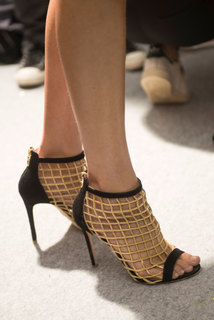 Gigi Hadid feet photo thumbnail