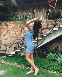 Isis Valverde feet photo thumbnail