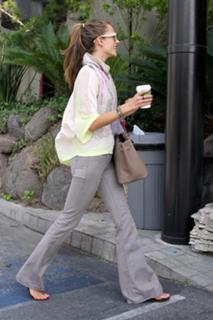 Alessandra Ambrosio feet photo thumbnail