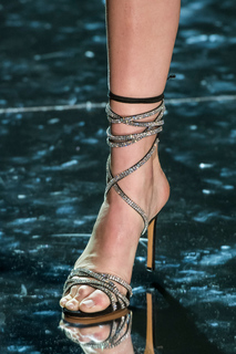 Kendall Jenner feet photo thumbnail