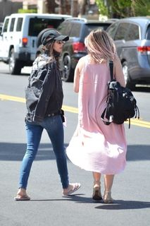 Victoria Justice feet photo thumbnail