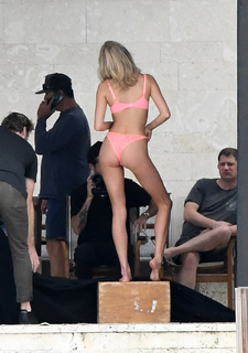 Elsa Hosk feet photo thumbnail