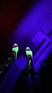Kendall Jenner feet photo thumbnail