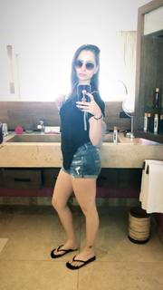 Yoseline Hoffman feet photo thumbnail