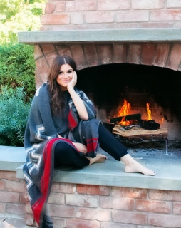 Tiffani Thiessen feet photo thumbnail