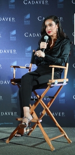Shay Mitchell feet photo thumbnail