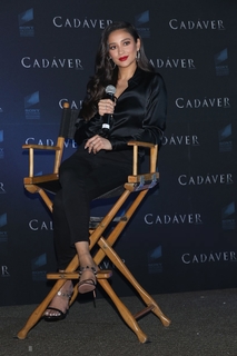 Shay Mitchell feet photo thumbnail