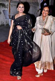 Dia Mirza feet photo thumbnail