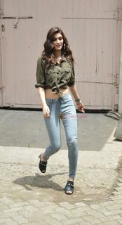 Kriti Sanon feet photo thumbnail