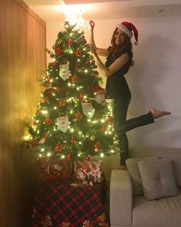 Juliana Paiva feet photo thumbnail
