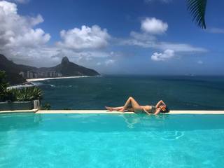 Juliana Paiva feet photo thumbnail