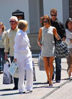 Victoria Beckham feet photo thumbnail