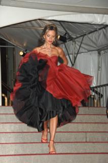 Victoria Beckham feet photo thumbnail
