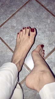 Alaine Crissiê feet photo thumbnail