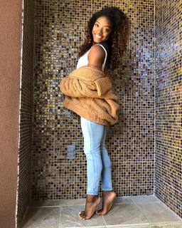 Simone Biles feet photo thumbnail