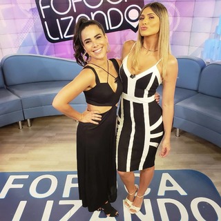 Lívia Andrade feet photo thumbnail