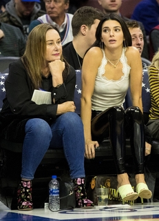 Kendall Jenner feet photo thumbnail