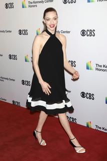 Amanda Seyfried feet photo thumbnail