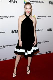 Amanda Seyfried feet photo thumbnail