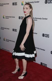Amanda Seyfried feet photo thumbnail