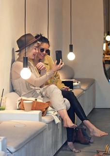 Julianne Hough feet photo thumbnail