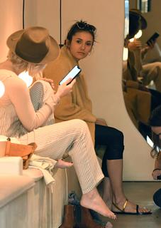 Julianne Hough feet photo thumbnail