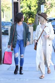 Julianne Hough feet photo thumbnail
