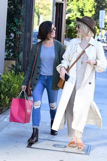 Julianne Hough feet photo thumbnail