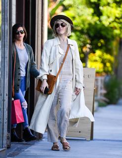 Julianne Hough feet photo thumbnail