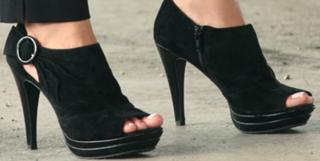 Paige Butcher feet photo thumbnail
