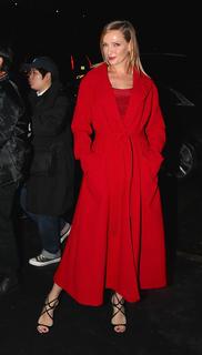 Uma Thurman feet photo thumbnail