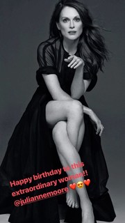Julianne Moore feet photo thumbnail